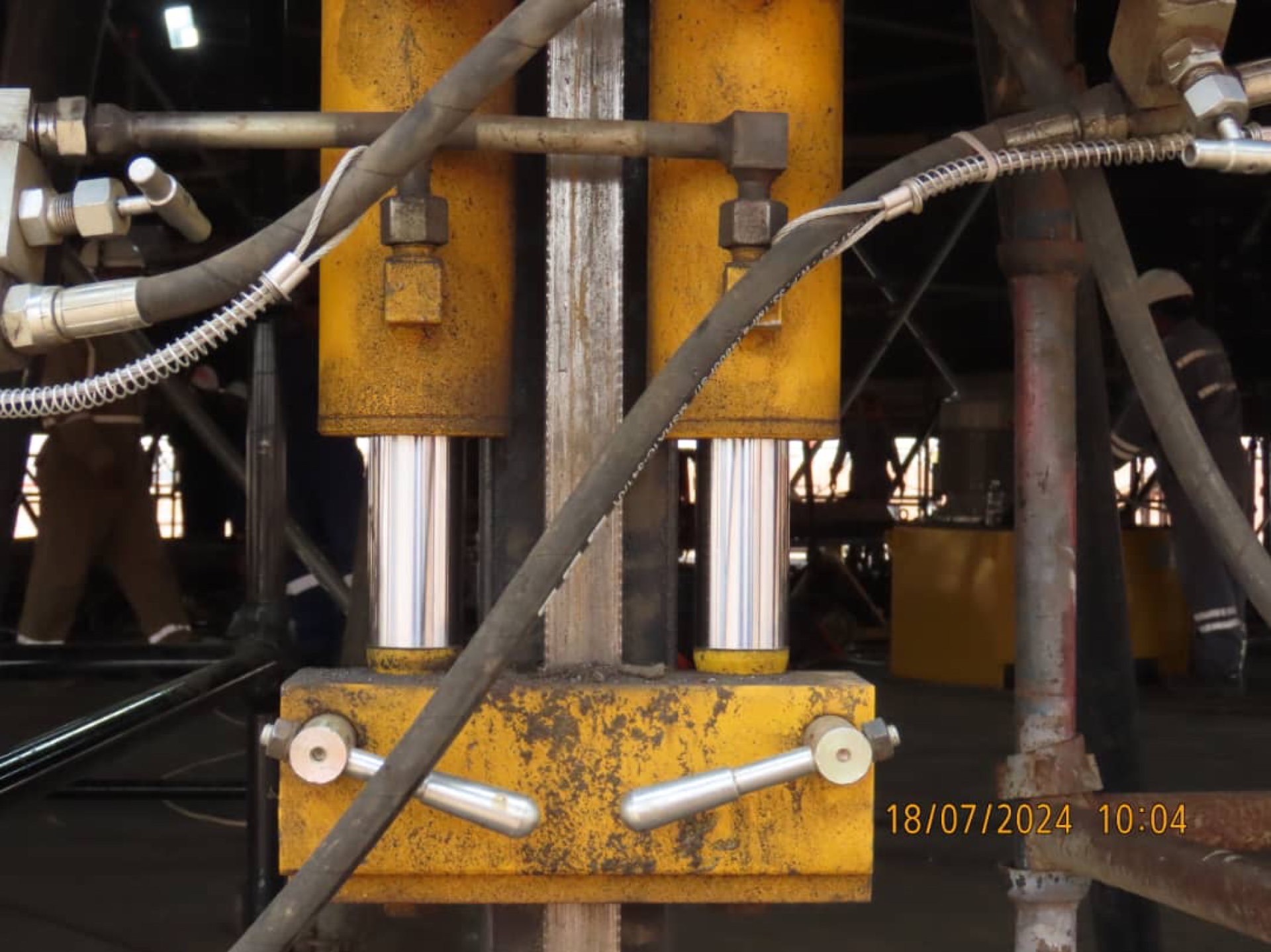 hydraulic jacks close-up